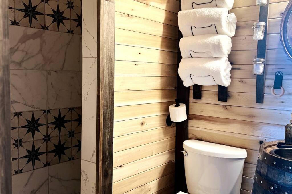 Bourbon Barrel Cottages #1 Of 5 On Kentucky Trail Lawrenceburg エクステリア 写真